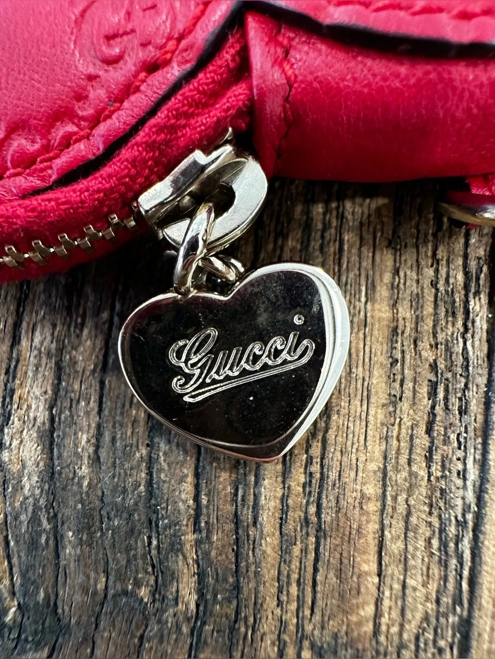Gucci red Heart Coin Pouch with gold Heart Charm - Picture 3 of 10